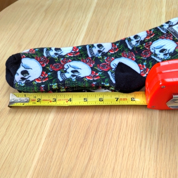 NWT Ed Hardy Cushioned Crew Socks - 2 Pair/Pack - 2 different Skull Prints/Pack - Picture 6 of 7